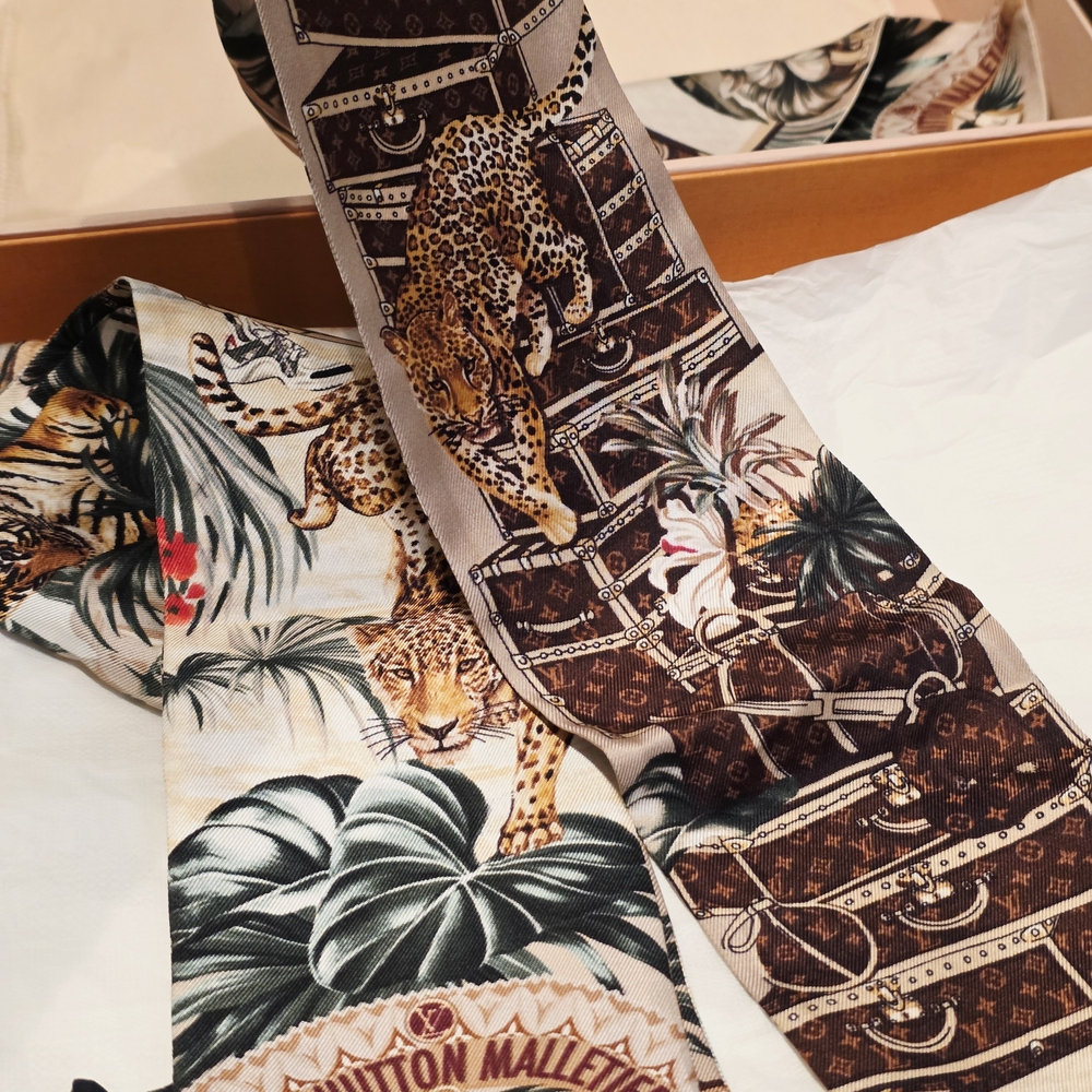 Authentic Louis Vuitton Voyage Extraordinaire Bandeau Tropical Print - Picture 14 of 16